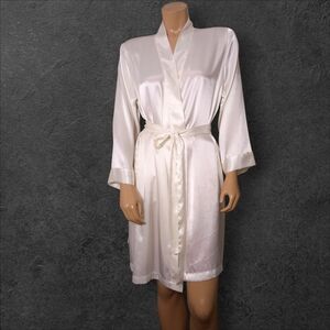 Morgan Taylor Classic Cream Satin Robe‎